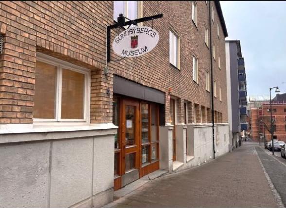 The museum&rsquo;s entrance at Fredsgatan 4